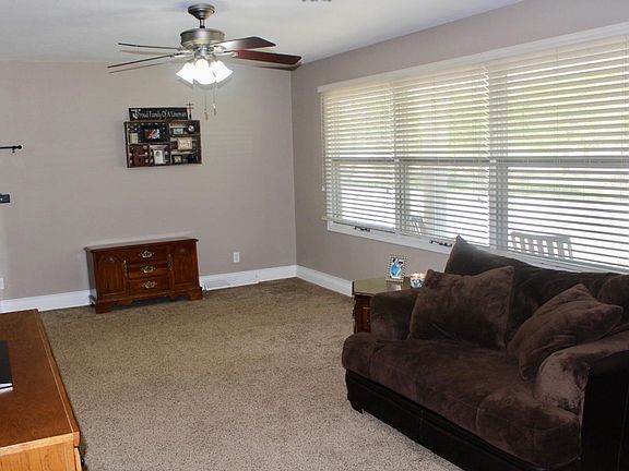 2nd image of 2918 Skyline Dr