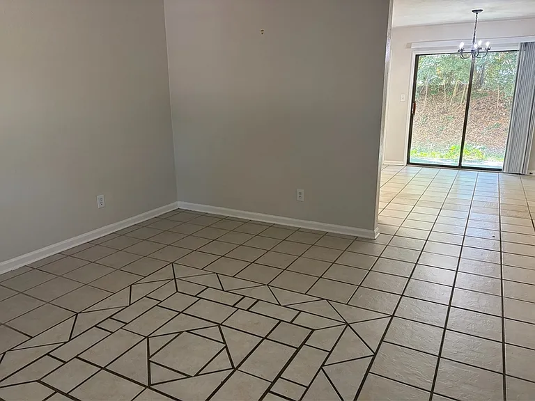220 Atkinson Dr #D — Photo 4