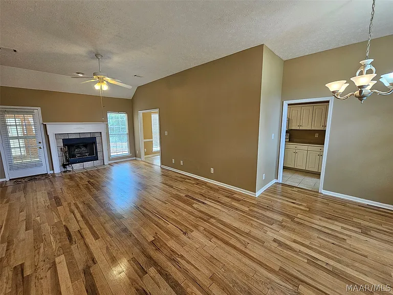 364 Homewood Dr — Photo 3