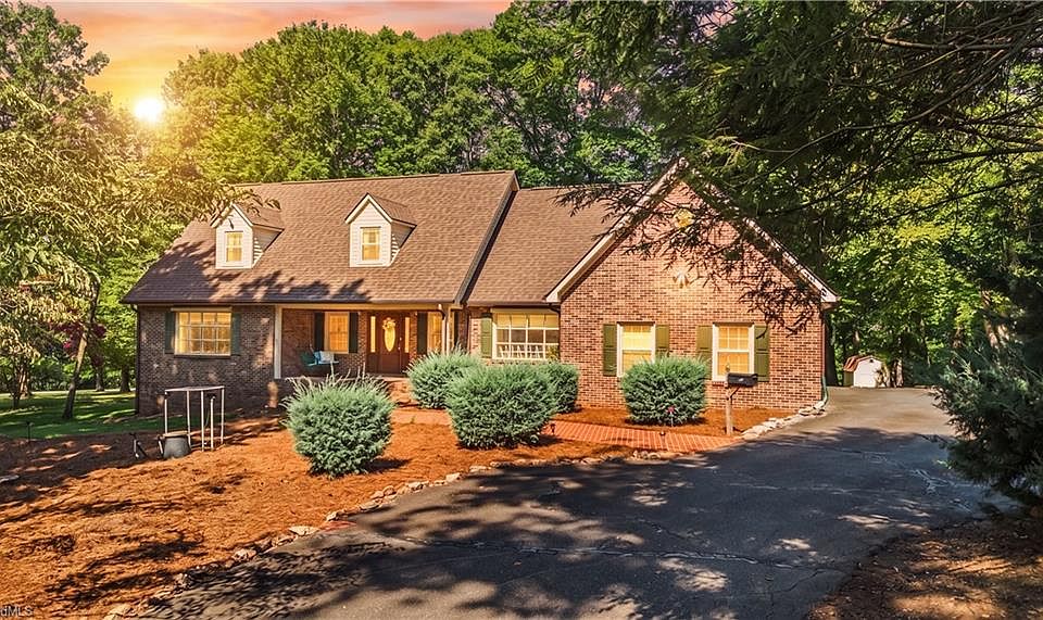 1st image of 110 Lake Dr