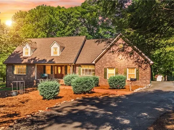 110 Lake Dr, Boonville, NC 27011