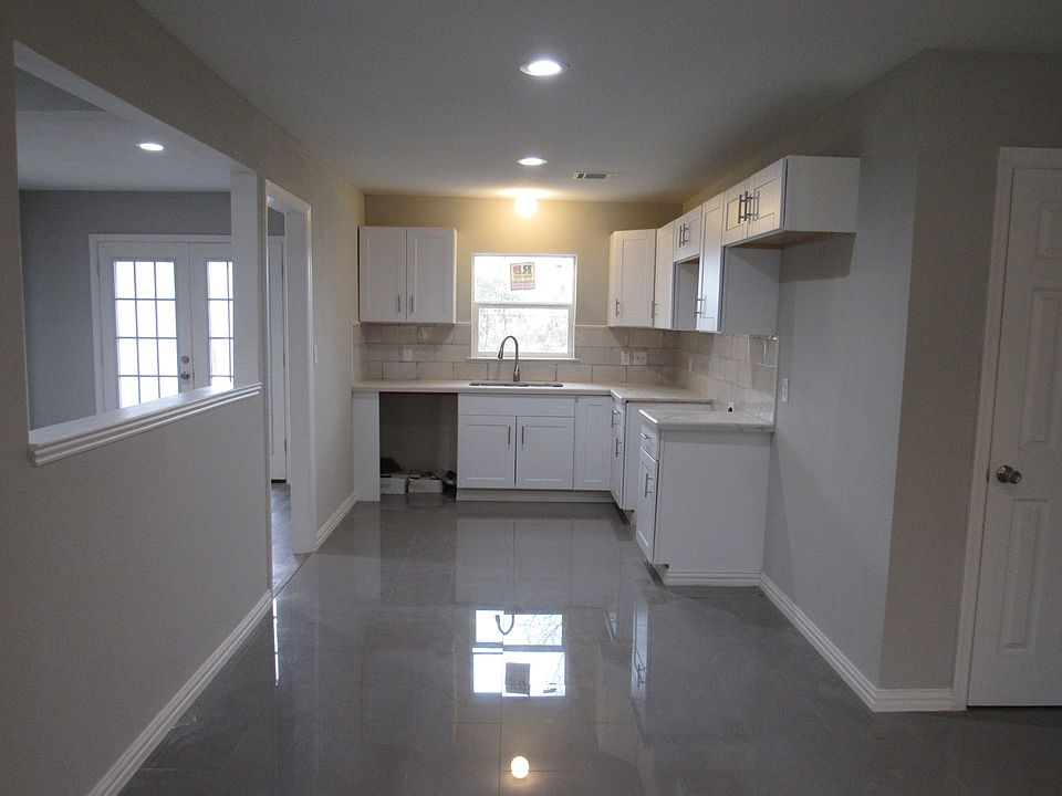 1st image of 5735 Doulton Dr