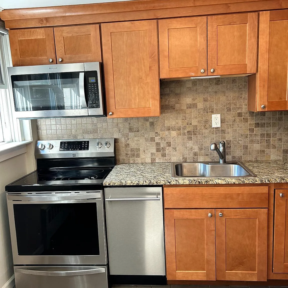 2 bed, 600 sqft, $2,200 — Photo 1