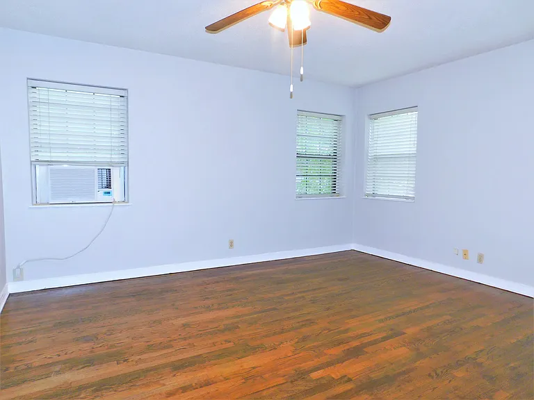 1010 Denton St — Photo 8