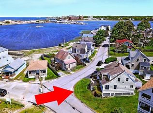 2 Hampton Cir, Hull, MA 02045