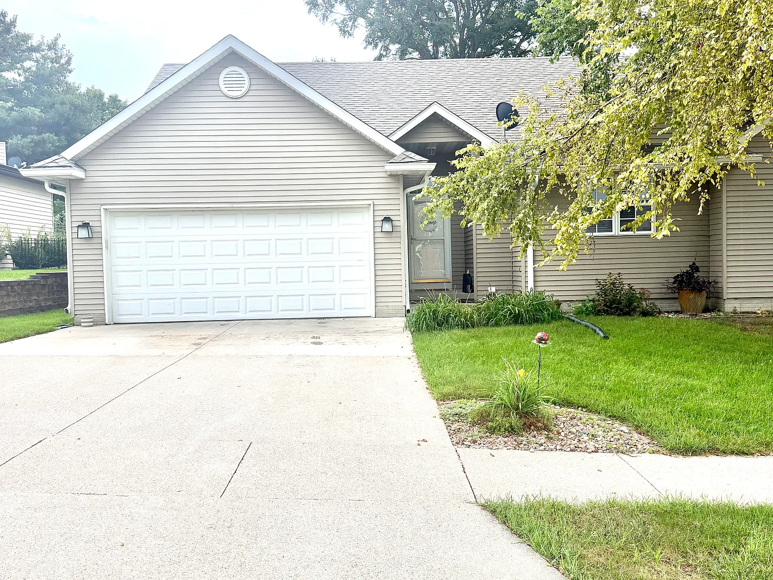 4 bed, 2200 sqft, $2,250 — Photo 1