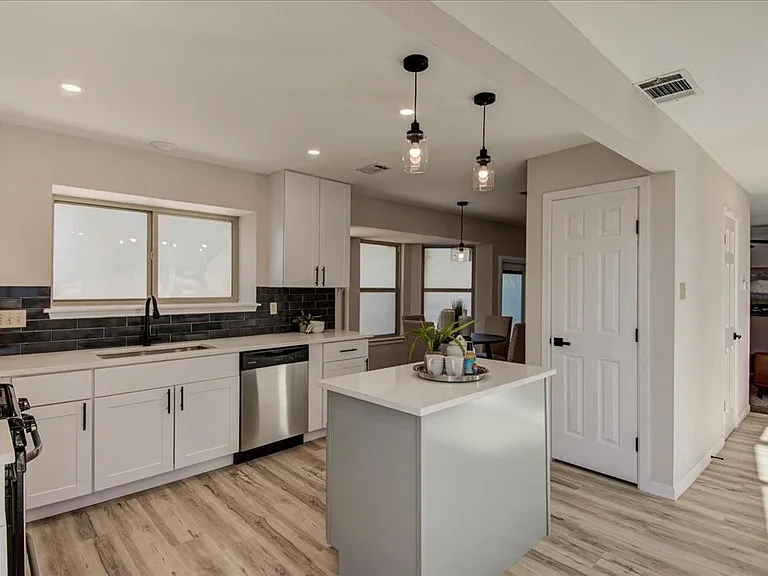 12208 Farnish Cv — Photo 4