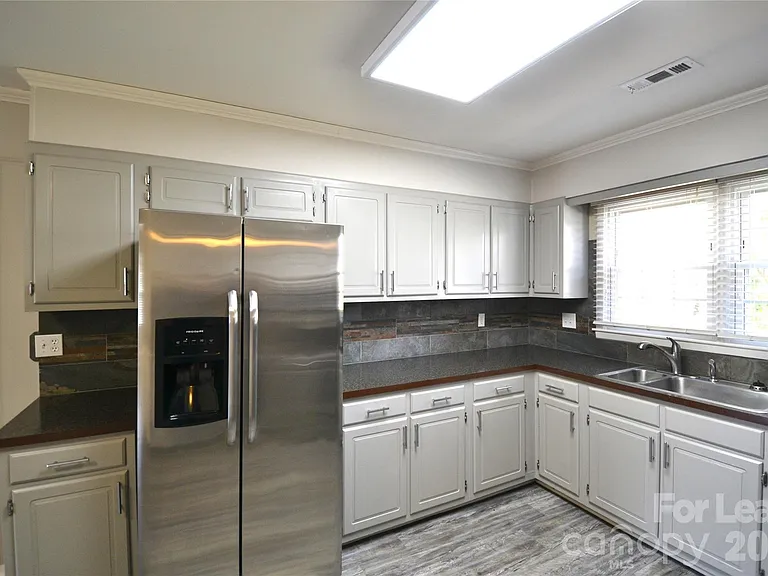 100 Old Farm Ct — Photo 4