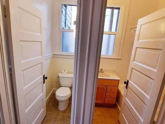 3rd image of 537 14th St APT 3