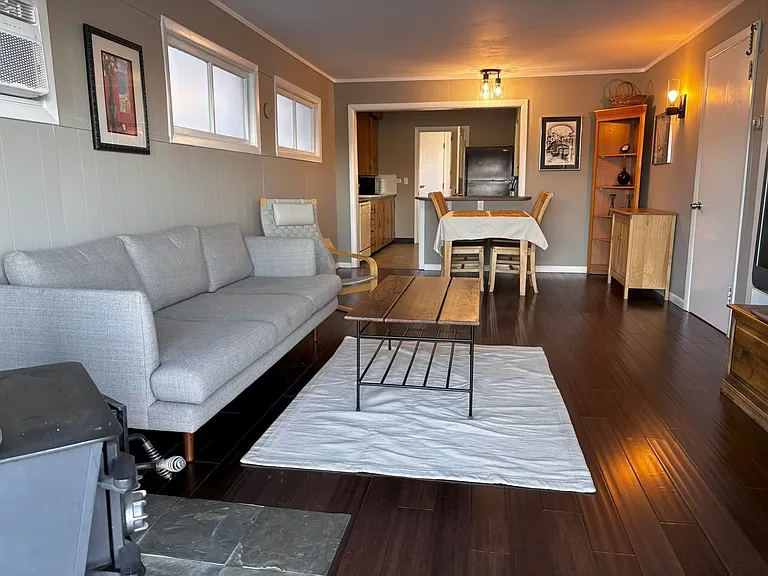 7356 S Miles Pl — Photo 3