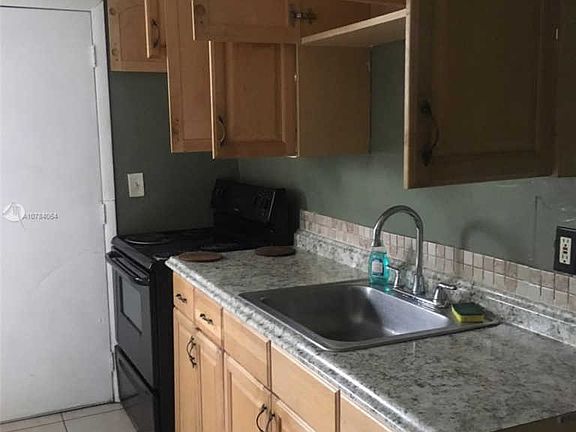 3rd image of 836 NW 101st St #1