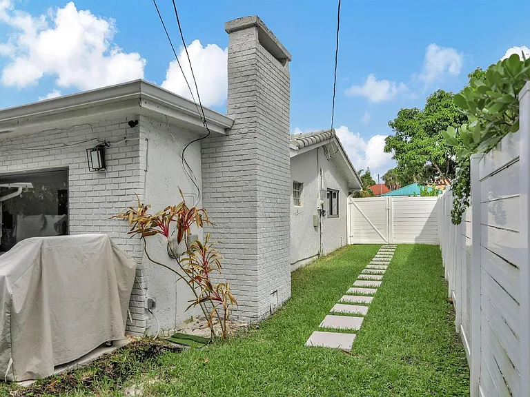 1035 NW 5th Ave — Photo 43