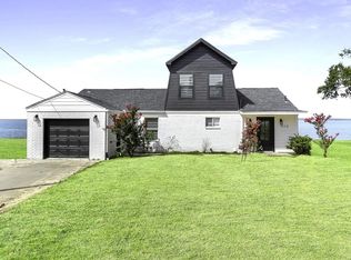 810 W Cattle Dr, Onalaska, TX 77360