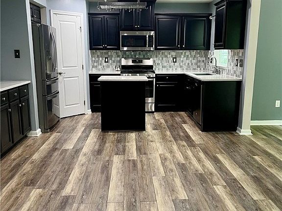4th image of 3837 Laroux Ave