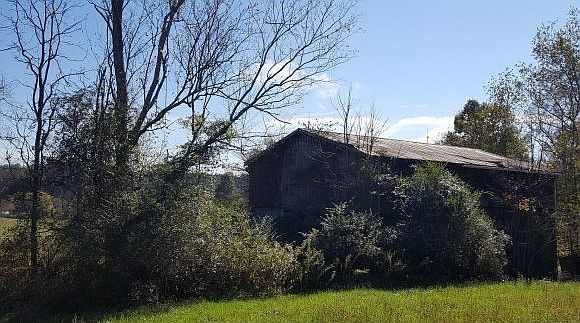2nd image of 1825 Happy Valley Rd