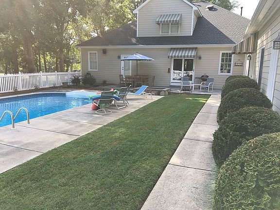 5th image of 9600 Thornridge Dr