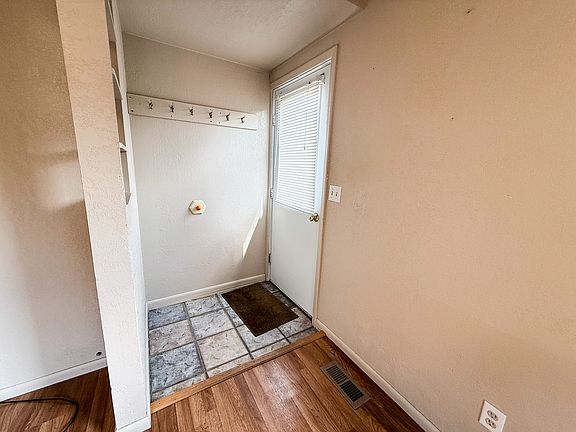 4th image of 207 S 9th St E