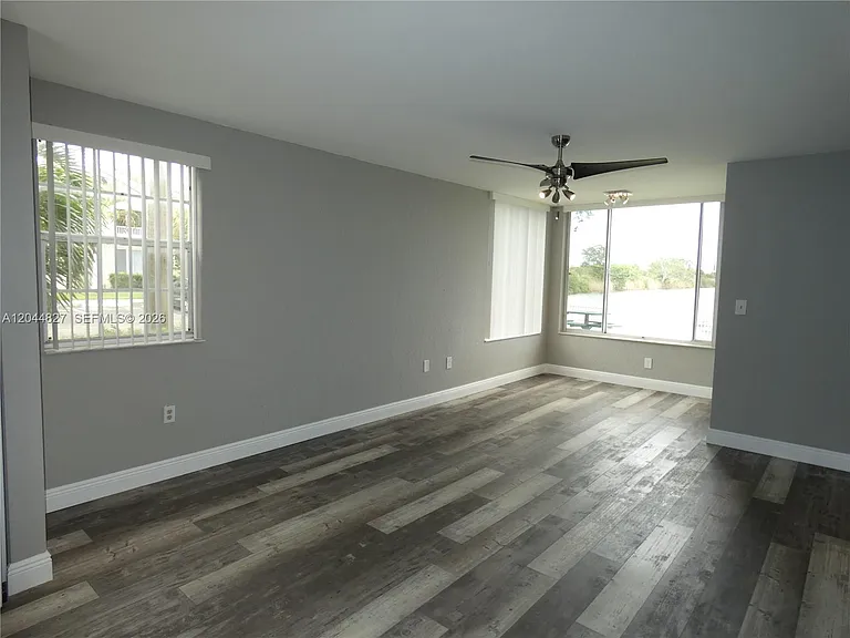 2831 N Oakland Forest Dr #101 — Photo 11