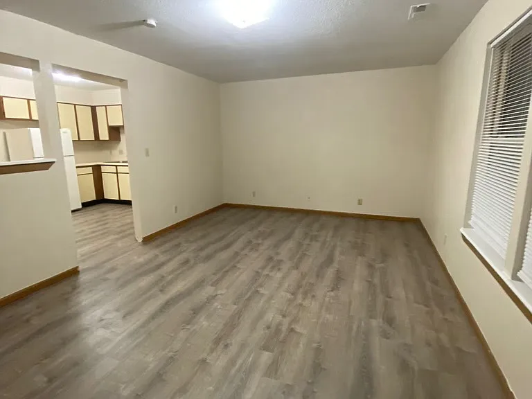 Pine View Apartments — Photo 16