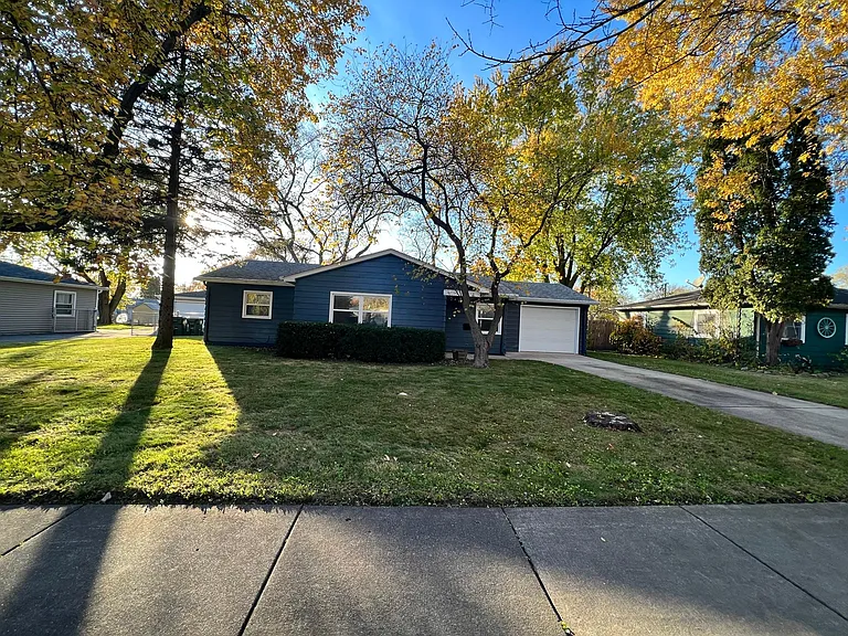 214 E Arrowhead St — Photo 3