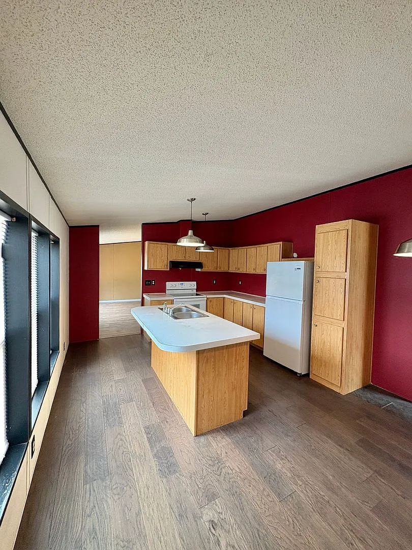 3 Bed 2 Bath Modular with New Flooring and Fridge! — Photo 2