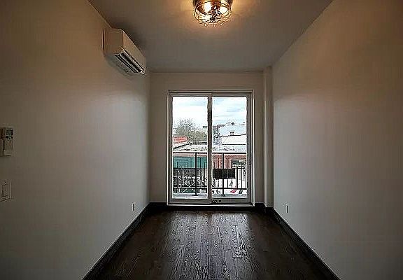 4th image of 352 Irving Ave #3A