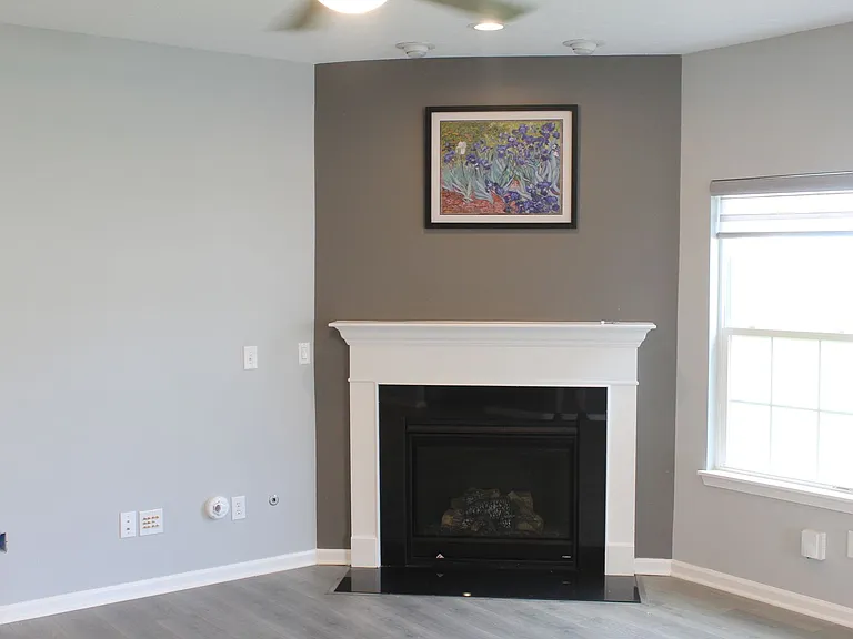 1857 Doncaster Dr — Photo 4