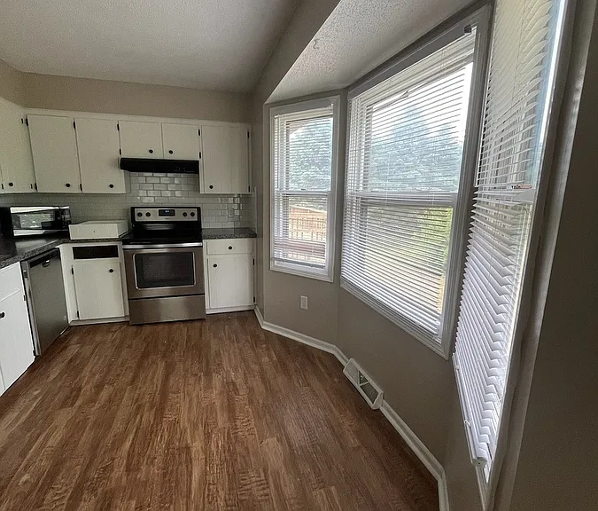 14745 Riley St — Photo 3