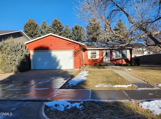 924 Constitution Dr, Bismarck, ND 58501