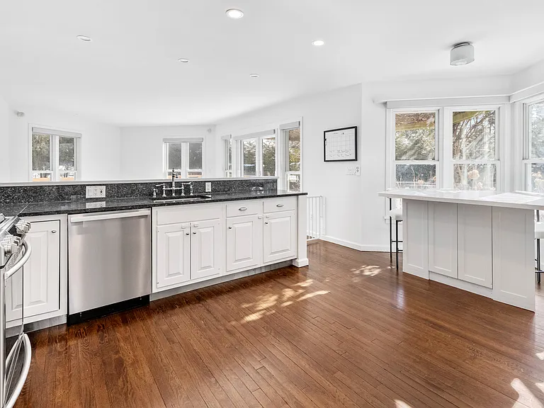141 Harvest Ln — Photo 8