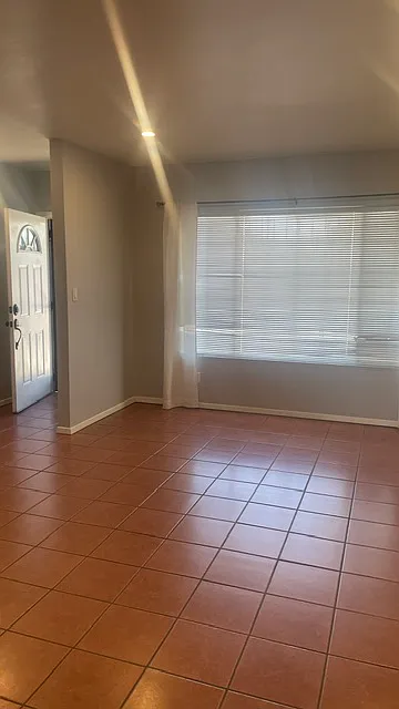 2 bed, 1041 sqft, $1,350 — Photo 4