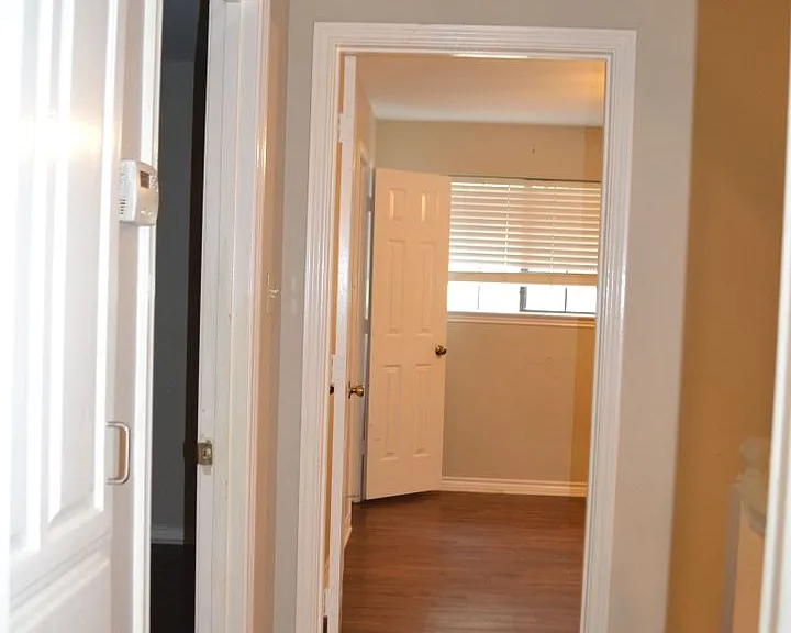 404 Benjamin St — Photo 4