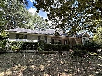 1st image of 625 Edgewood Cir