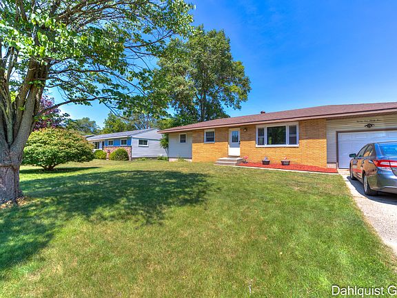 4th image of 2134 Lincoln Park Dr