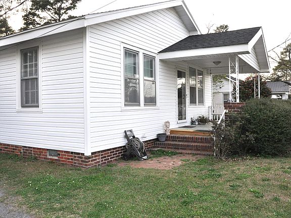 5th image of 910 Sandy Bluff Rd.