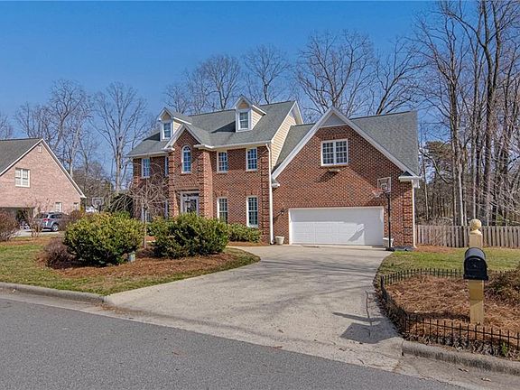 3rd image of 4833 Worchester Pl