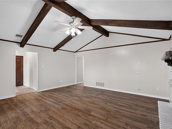 3rd image of 106 Terlingua Dr