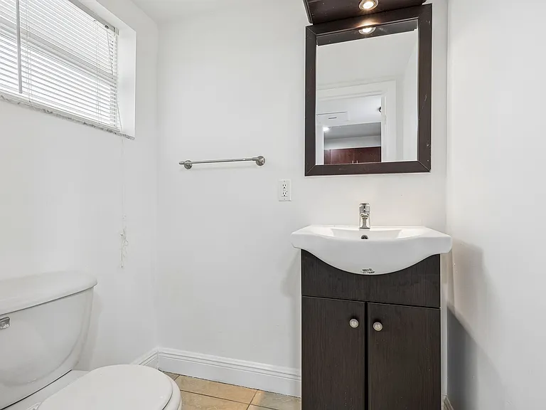The Oaks Condominium — Photo 22