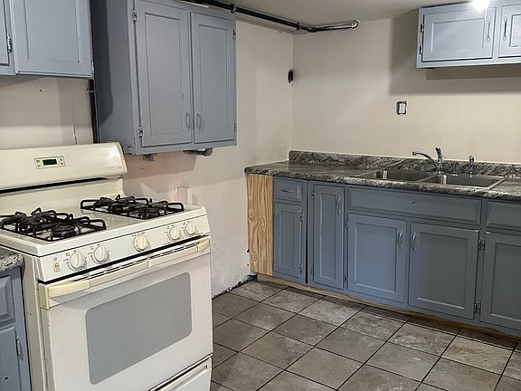 5th image of 3826 Evergreen St #2