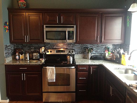 Glass & granite backsplash