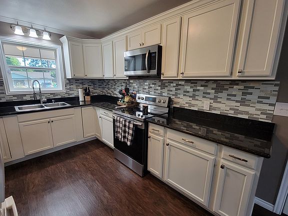 4th image of 403 Daniels St