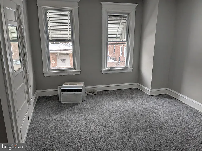1261 Chase St — Photo 10