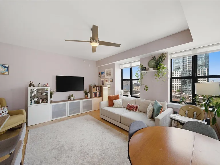 451 W Huron St #907 — Photo 6