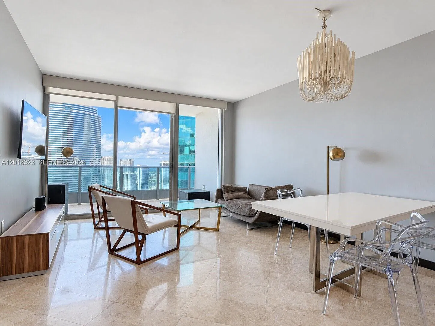Epic West Condo — Photo 1