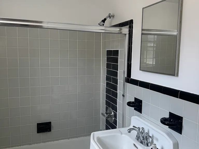 985 Northwood St #1 — Photo 2
