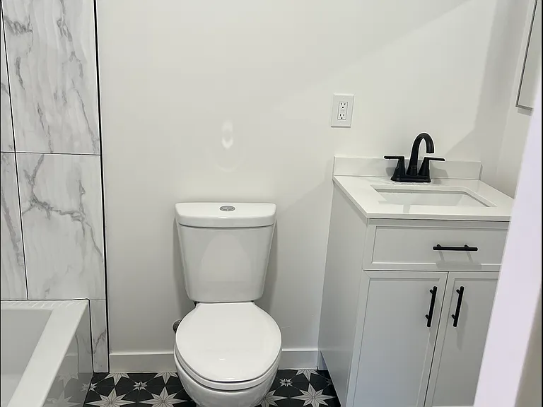 3660 Euclid Ave — Photo 1