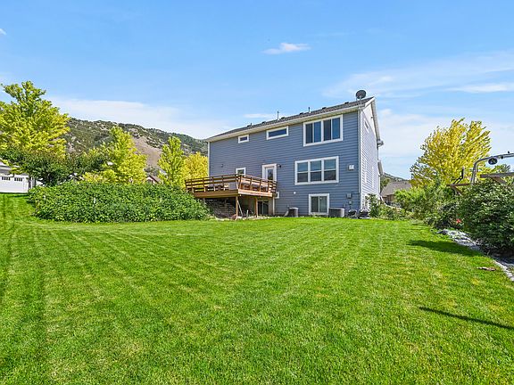 3rd image of 709 Grandview Cir