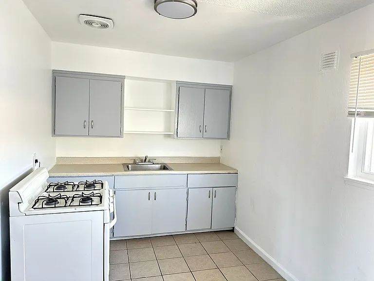 7123 Holly St — Photo 7