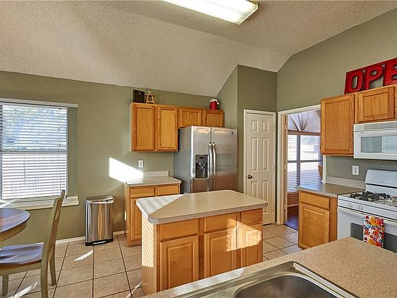 3rd image of 202 Abel Dr