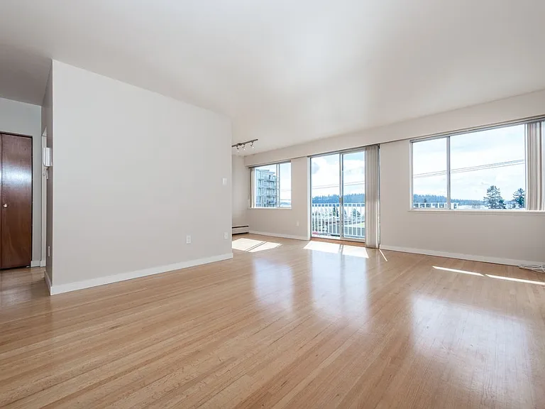 1665 Duchess Ave — Photo 5